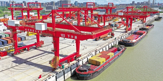 杭州內(nèi)河港口下沙港吞吐量突破10萬(wàn)標(biāo)箱