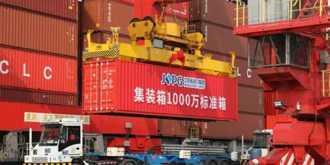 全國首個內(nèi)河港口集裝箱年吞吐量超過千萬標箱