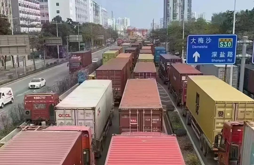 春節(jié)臨近爆艙甩柜、海運(yùn)拖車運(yùn)費(fèi)暴漲_為什么拖車價(jià)格年底總是漲價(jià)?